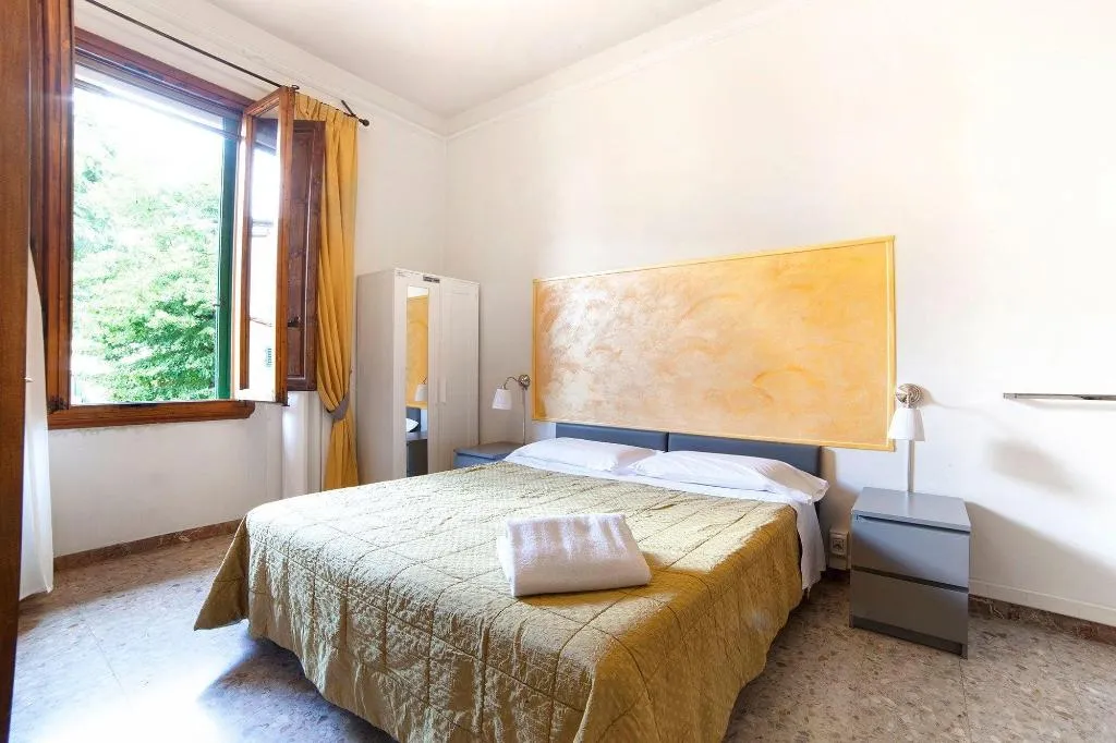 Room, Melody House, Florence