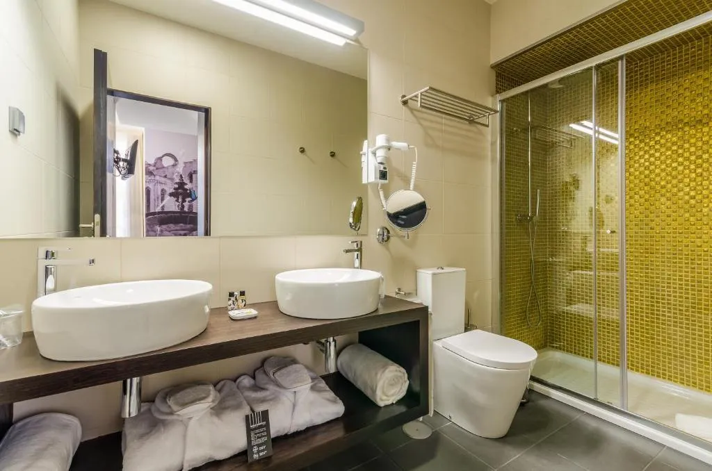DOUBLE SUPERIOR Room, behotelisboa, Lisbon