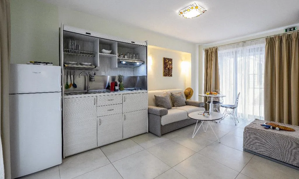 APARTMENT GARDEN VIEW Room, Elpiniki Luxury Apartments, Thessaloniki