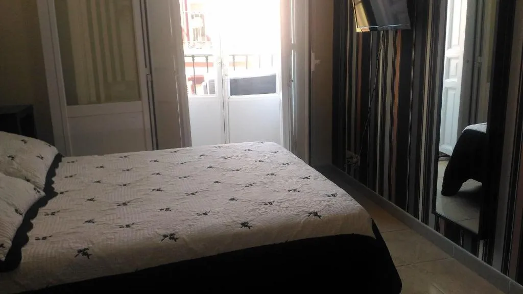 Room, Hostal Alaska, Madrid