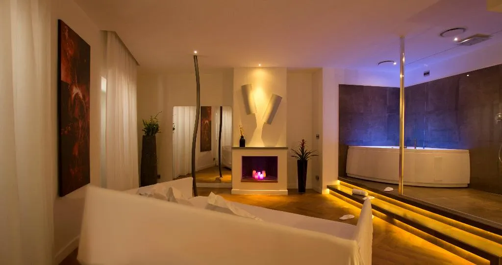SUITE GRAND DELUXE Room, SuiteSistina For Brave Lovers, Rome