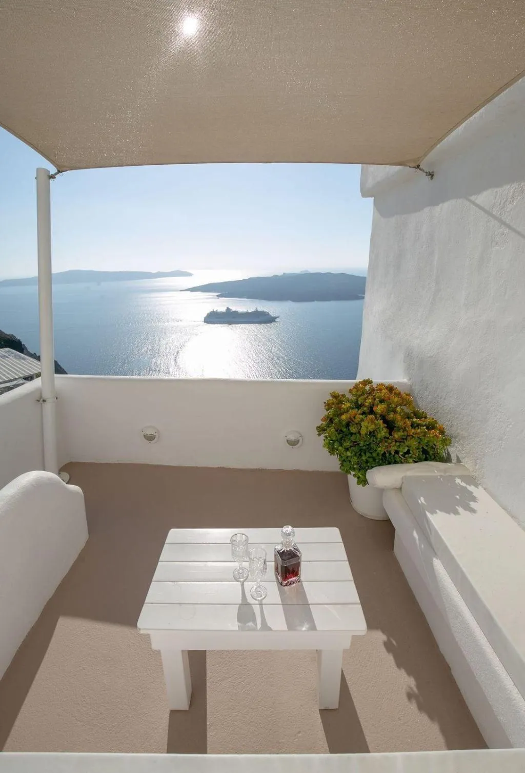Room, Globe Suites, Santorini