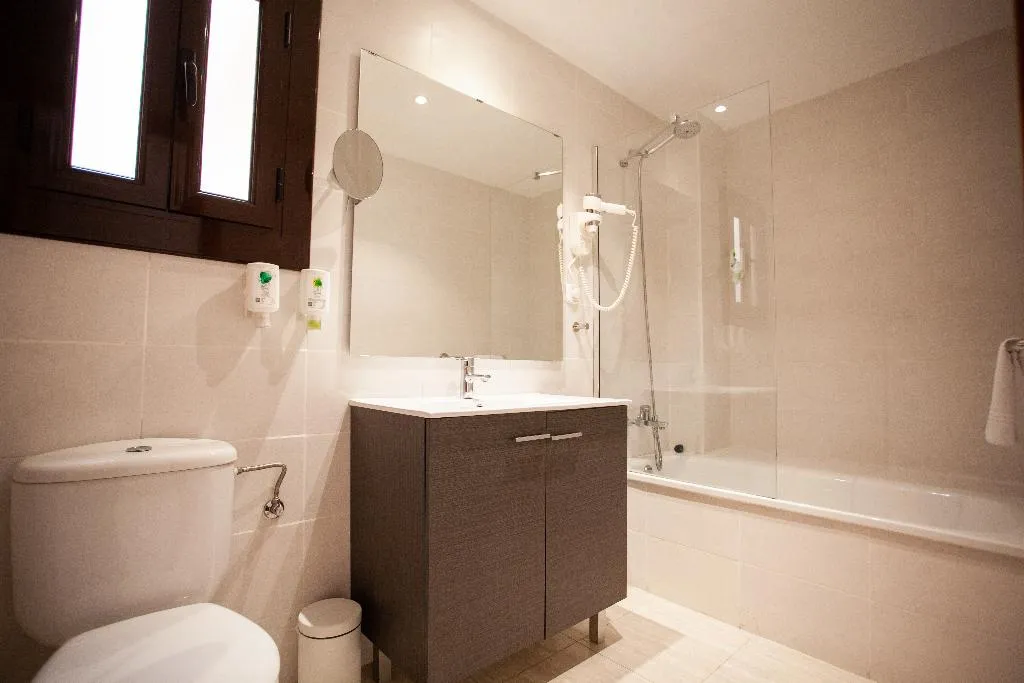 APARTMENT CAPACITY 6 Room, Bacardi Central Suites, Barcelona