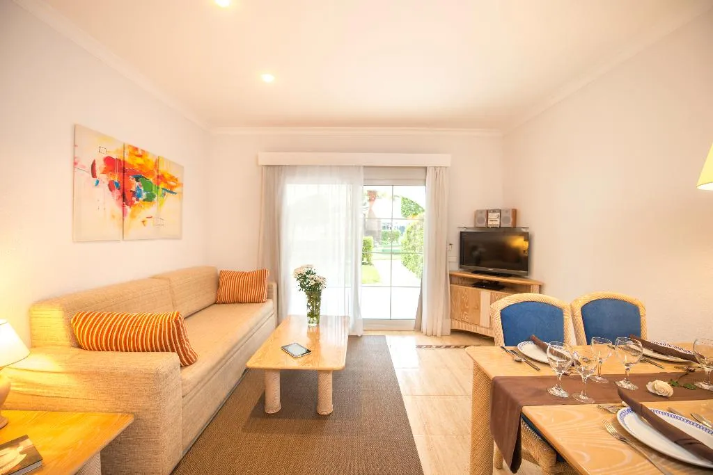 APARTMENT CAPACITY 5 TWO BEDROOMS Room, Ona Village Cala d'Or, Majorca
