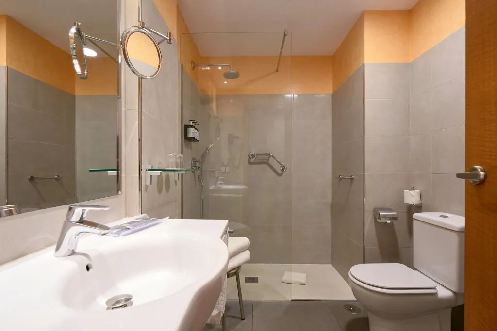 TWIN THREE BEDS Room, Becquer, Seville
