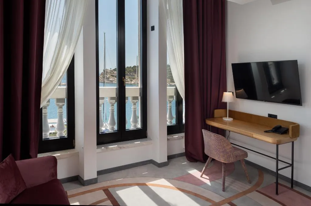 SUITE DELUXE SEA VIEW Room, Heritage Hotel Porin, Split