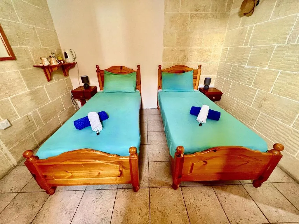 Room, Grotto's Paradise B&B, Gozo