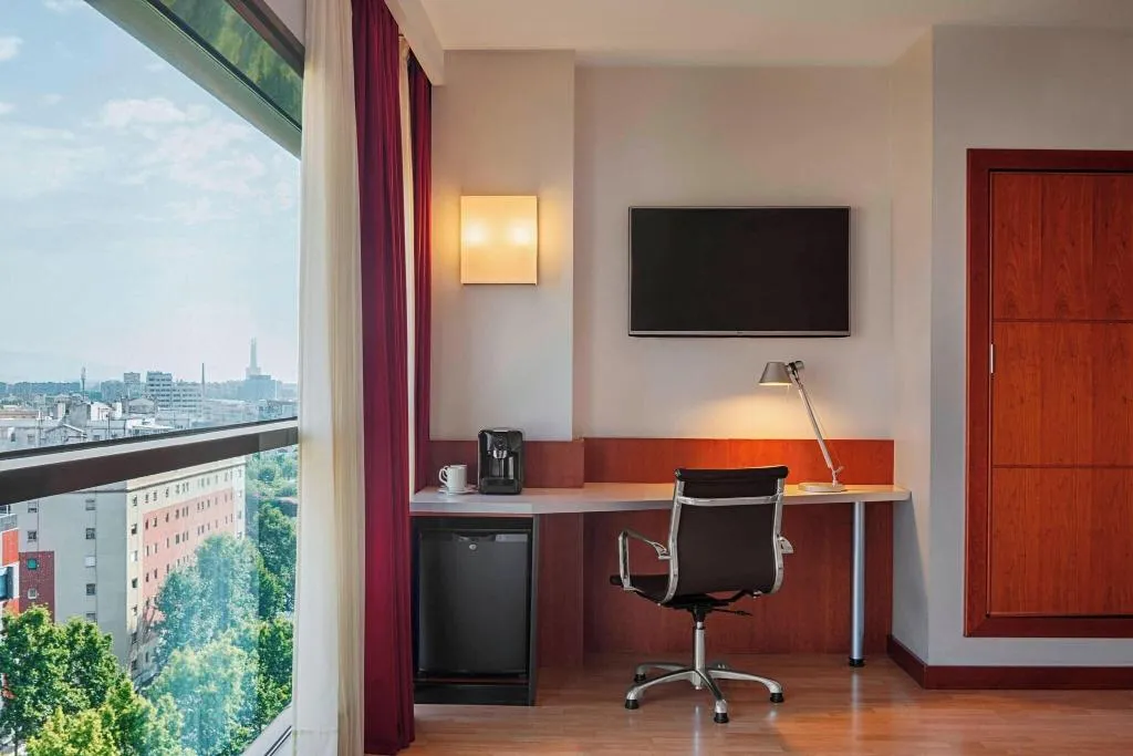 DOUBLE KING SIZE BED Room, Four Points by Sheraton Barcelona Diagonal, Barcelona