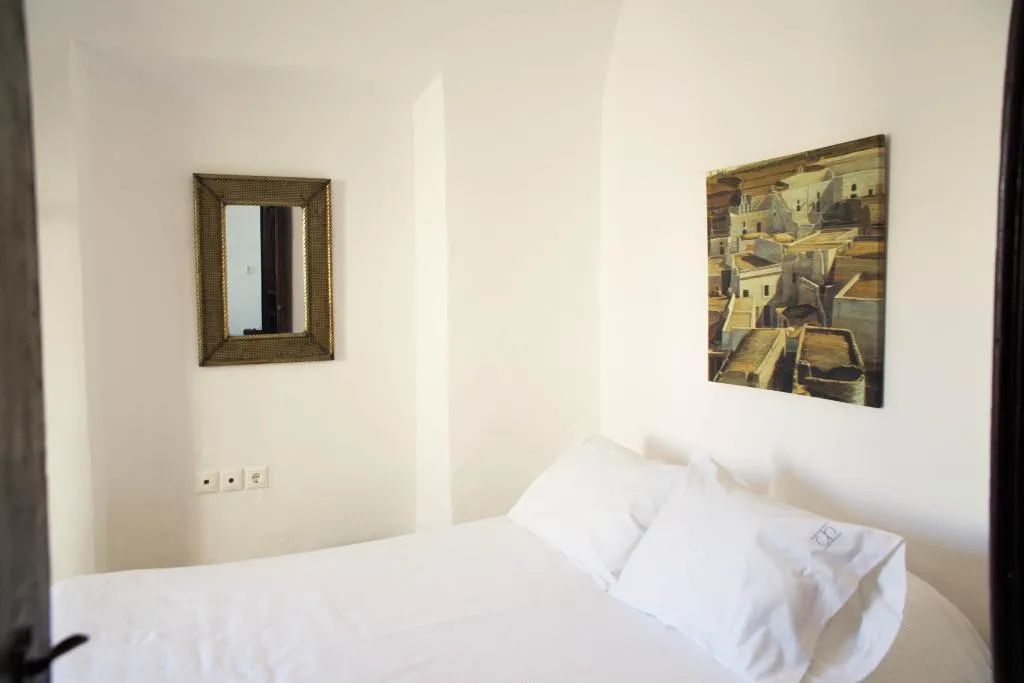 VILLA THREE BEDROOMS WITH PRIVATE POOL Room, Santorini Heritage Villas & Mansions, Santorini
