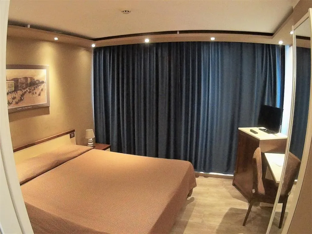 TRIPLE STANDARD Room, Cristal Hotel Palermo, Palermo