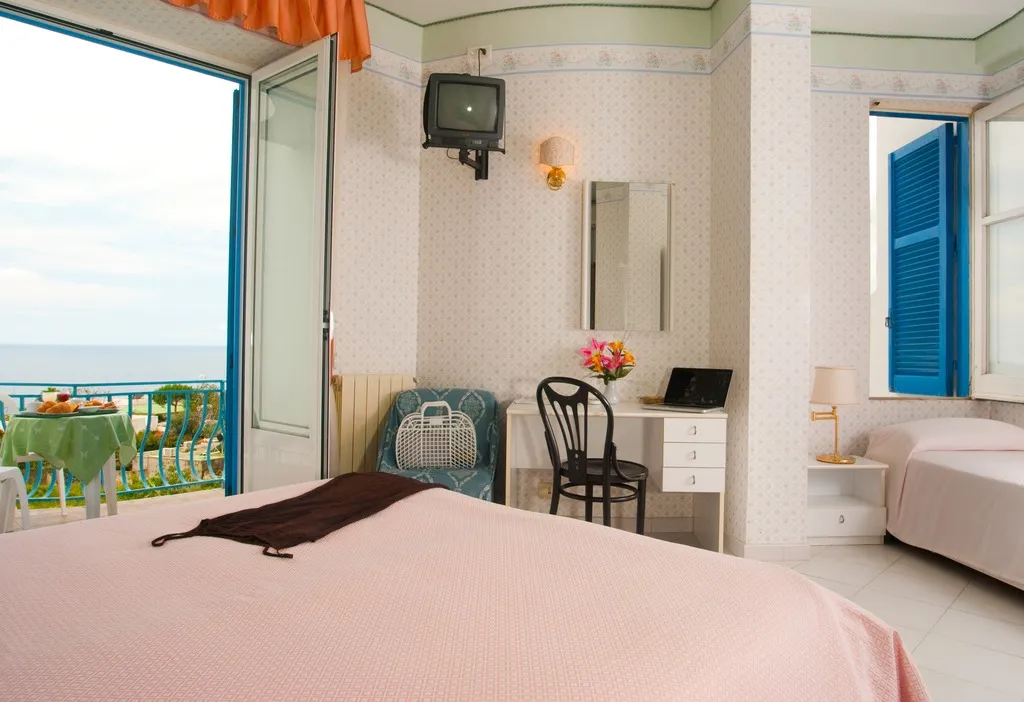 TRIPLE STANDARD Room, Loreley, Naples