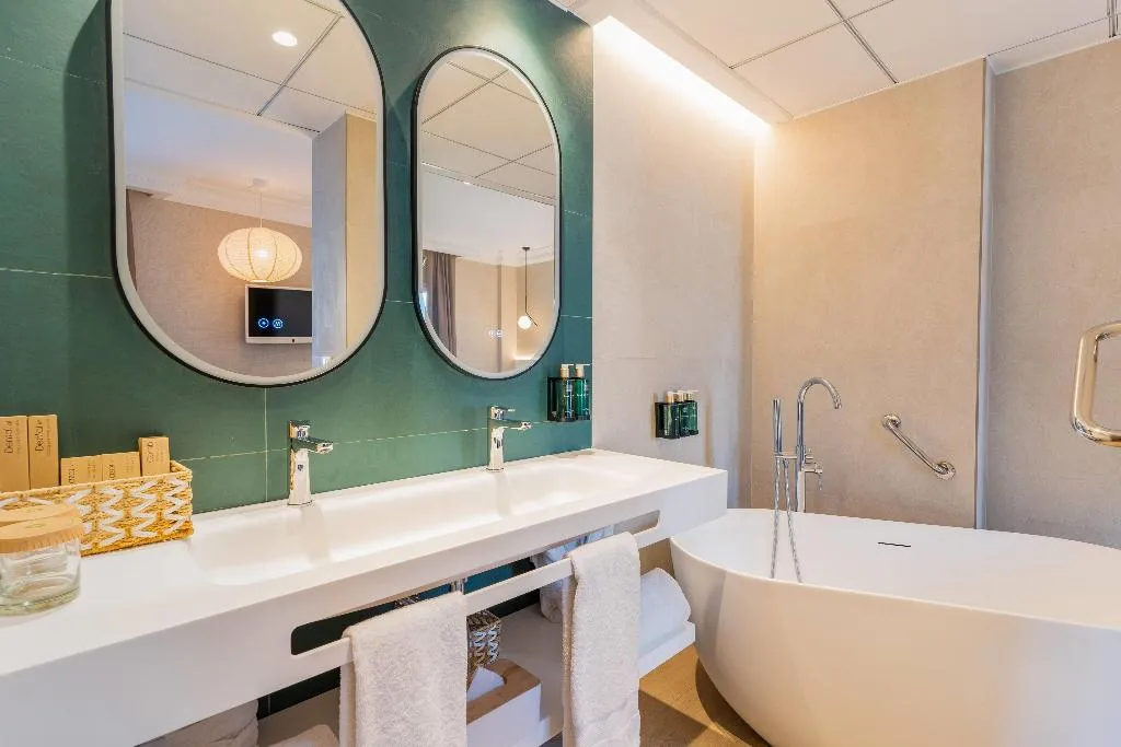 JUNIOR SUITE EXECUTIVE Room, Melia Plaza, Valencia