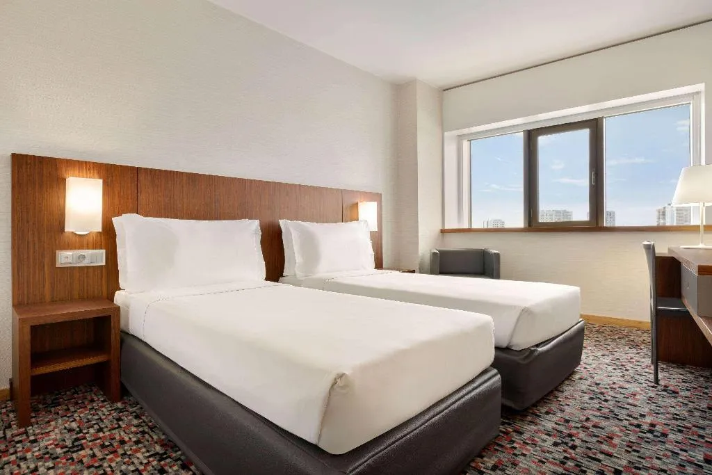 TWIN CITY VIEW Room, Ramada by Wyndham Lisbon, Lisbon