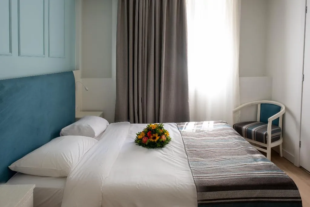 Room, Athens Cypria, Athens