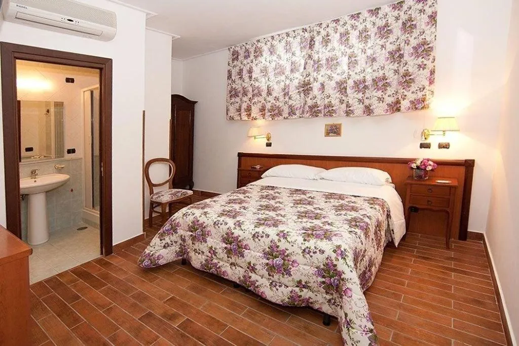 Room, Pompeii Ruins Hotel, Naples