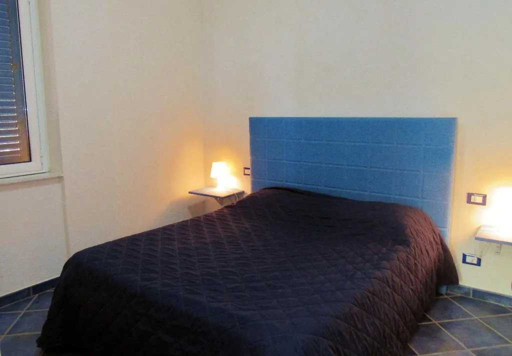 APARTMENT GARDEN VIEW CAPACITY 2 Room, Magico Appartamenti Scafa, Catania