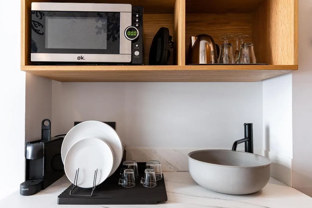 Room, Welldone Quality-Crystal Pool, Seville