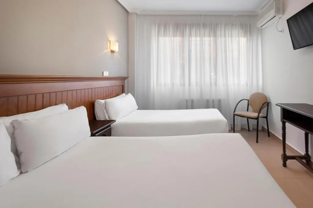 TRIPLE STANDARD Room, Hotel Victoria Valdemoro, Madrid