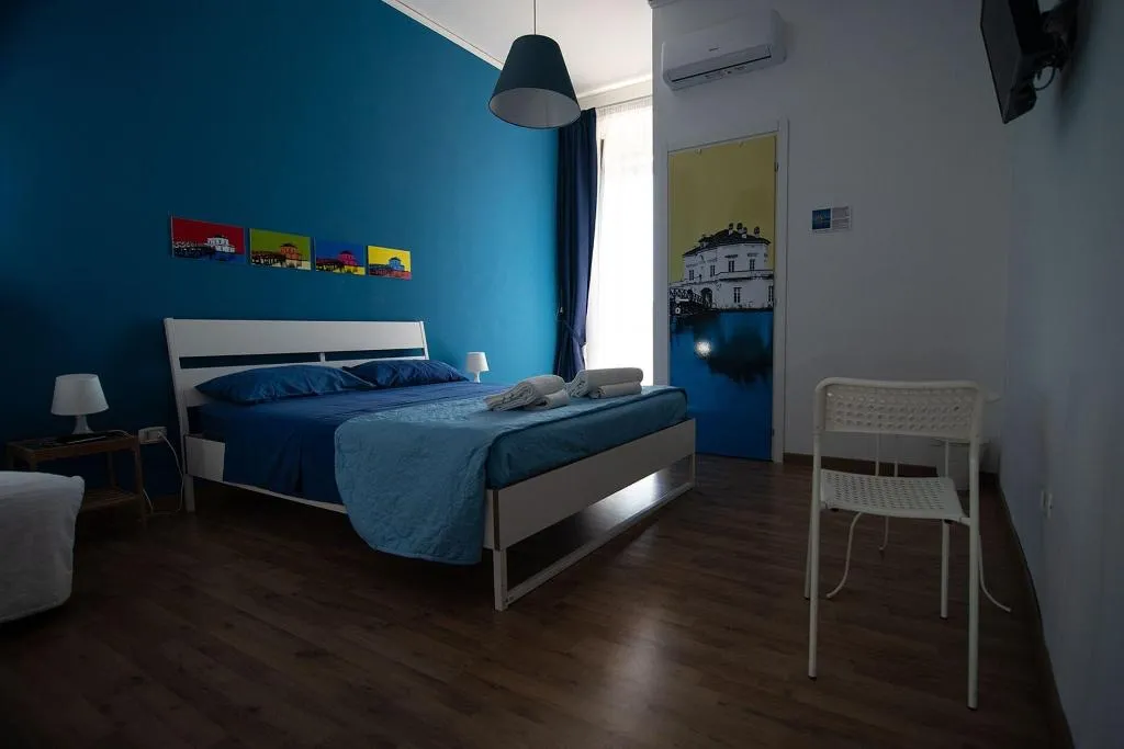 Room, B&B Tarumbò, Naples