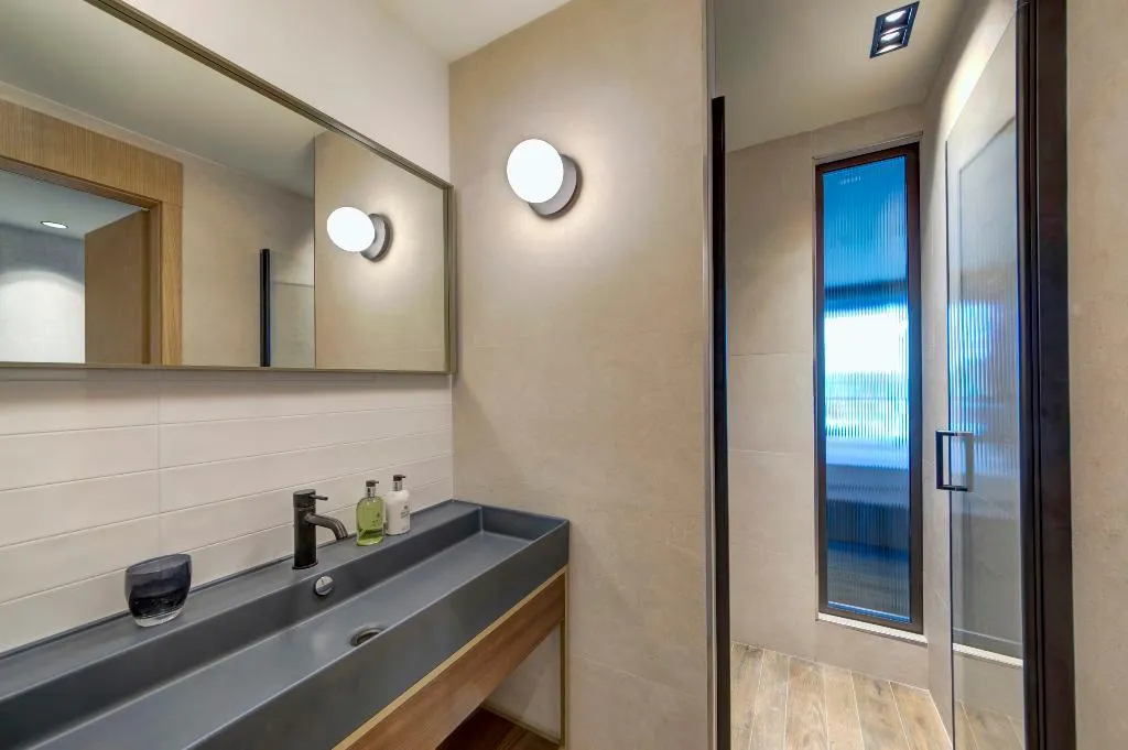 Double or Twin DELUXE SEA VIEW Room, Land's End Boutique Hotel, Malta