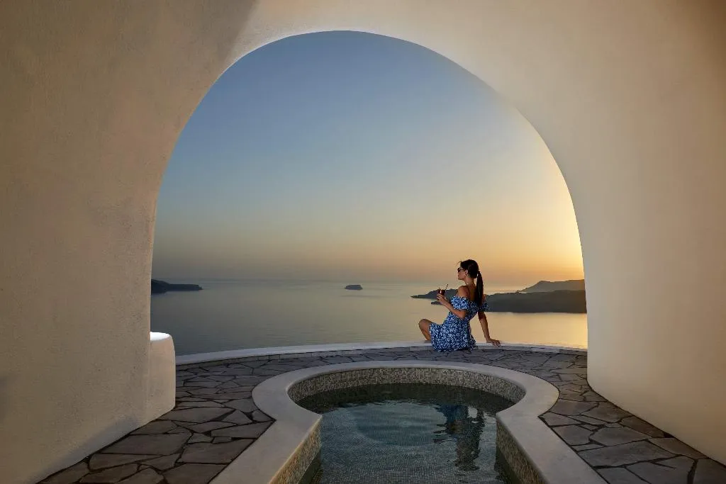 SUITE DELUXE WITH JACUZZI Room, Petit Palace, Santorini