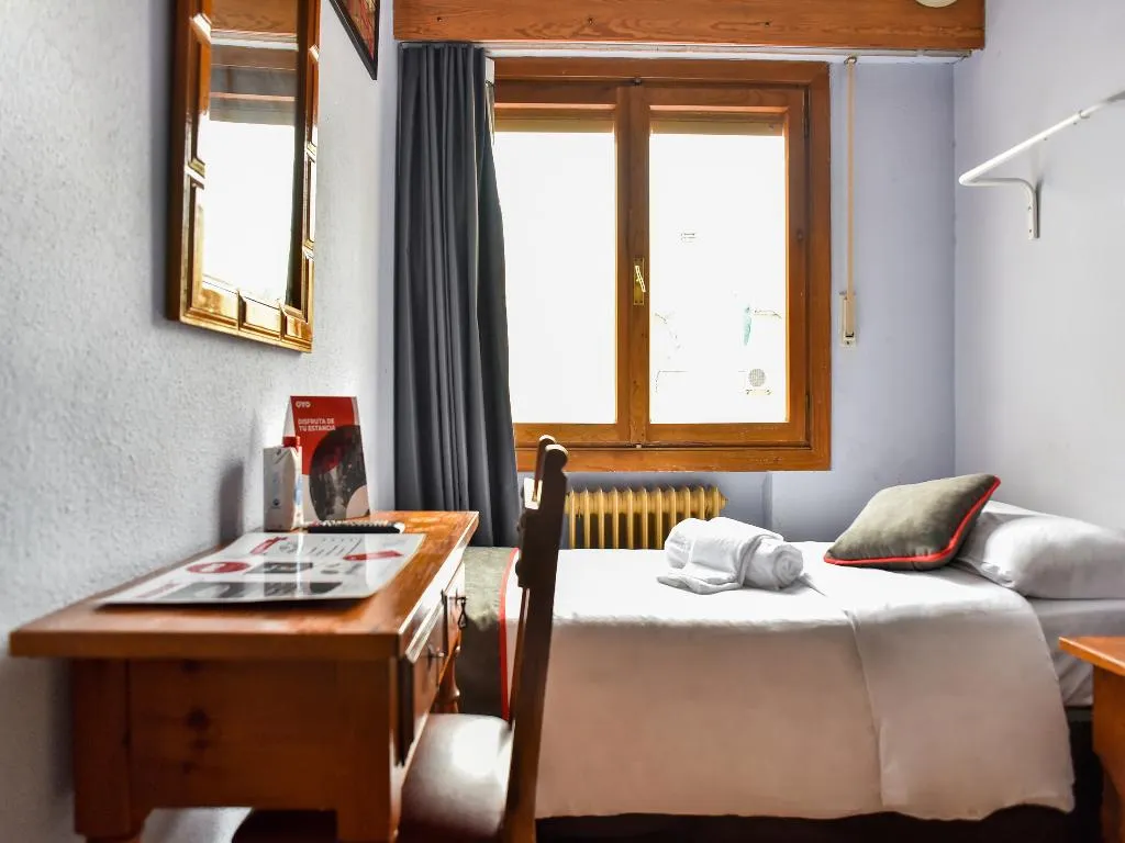 SINGLE STANDARD Room, Hostal Carabanchel, Madrid