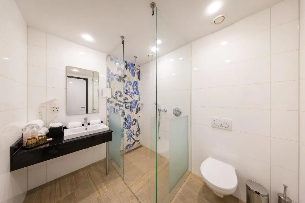 TRIPLE SUPERIOR Room, Van der Valk Hotel Schiphol, Amsterdam