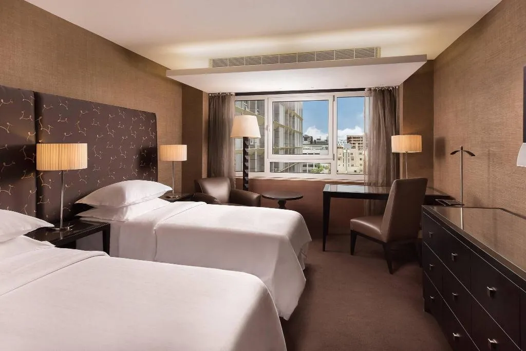 Room, Sheraton Lisboa Hotel & Spa, Lisbon