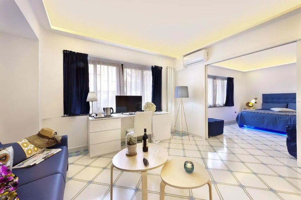 Room, B B Sorrento Central, Naples