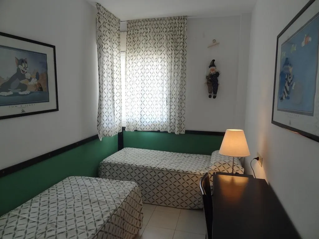 APARTMENT CAPACITY 6 THREE BEDROOM Room, Blaumar 2D, Costa Brava