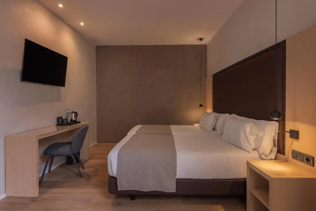 DOUBLE SINGLE USE SUPERIOR Room, Gran Hotel Barcino 4*S, Barcelona