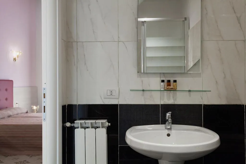 Room, Domus Napoleone, Naples