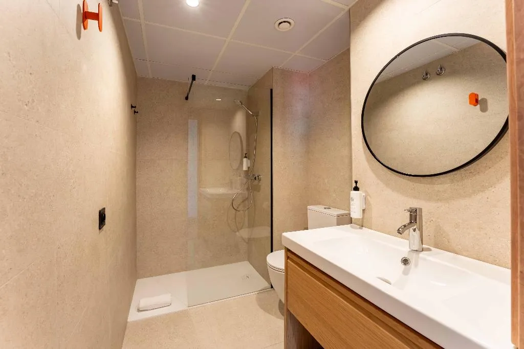 FAMILY ROOM STANDARD Room, easyHotel Madrid Alcala, Madrid