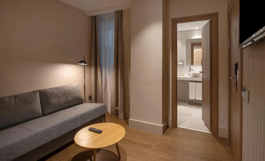 FAMILY ROOM CAPACITY 4 Room, NH Sants Barcelona, Barcelona