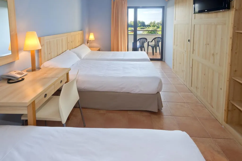 TRIPLE SUPERIOR Room, Vilar Rural de Cardona, Barcelona