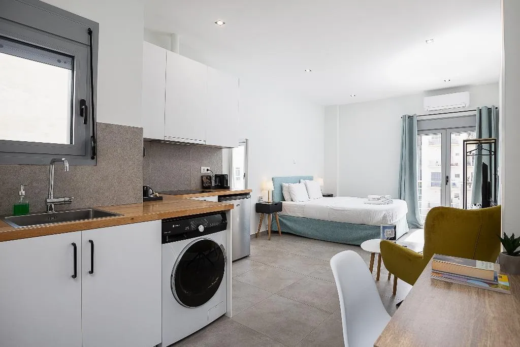 DOUBLE SUPERIOR WITH BALCONY Room, Omnia Pagrati Apartments, Athens