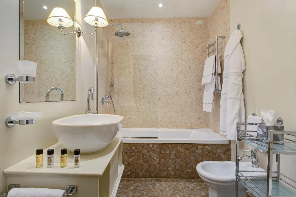 JUNIOR SUITE STANDARD Room, Grand Hotel Cavour, Florence