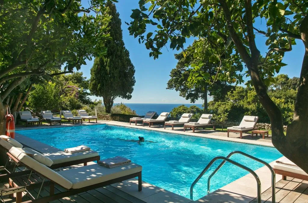 Pool, La Minerva, Naples