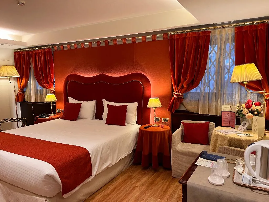 DOUBLE Accessible Room, Ruzzini Palace, Venice