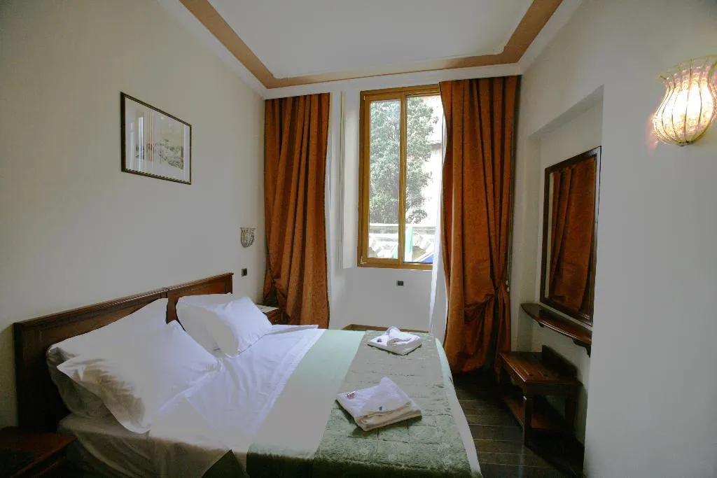 DOUBLE SUPERIOR Room, Domus Florentiae Hotel, Florence