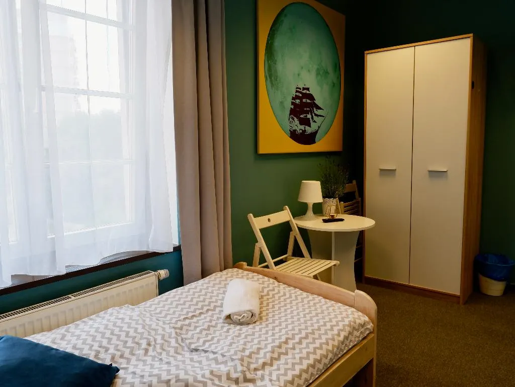 SINGLE ONE BED Room, Moon Hostel Gdansk, Gdansk