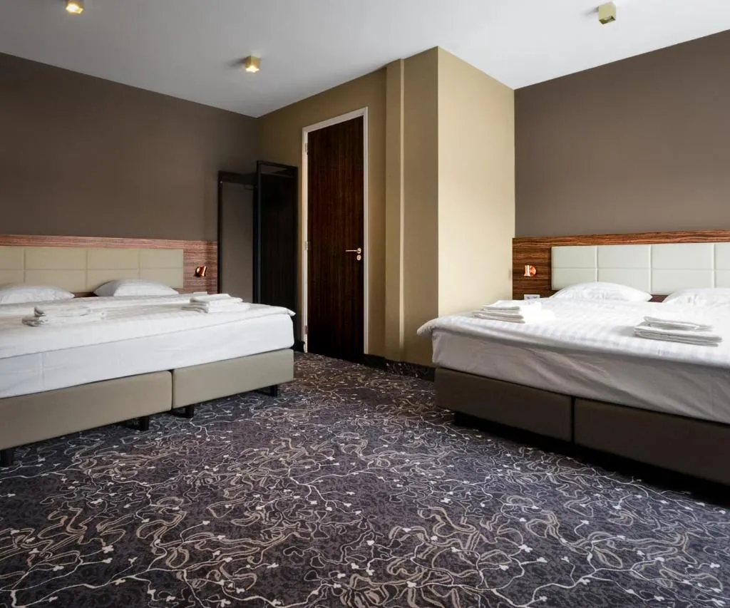 QUADRUPLE DELUXE Room, Amsterdam Lake Hotel, Amsterdam