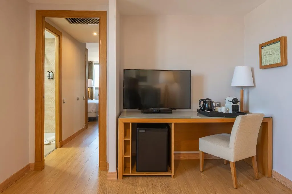 JUNIOR SUITE CAPACITY 3 Room, Hesperia Sant Just, Barcelona