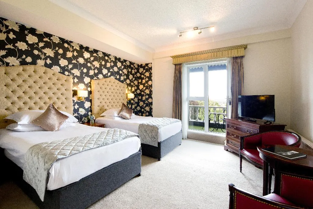 TWIN STANDARD Room, Fitzpatrick Castle, Dublin