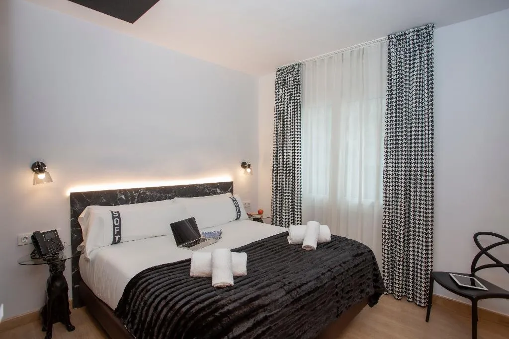 DOUBLE STANDARD Room, Casual Colours Barcelona, Barcelona
