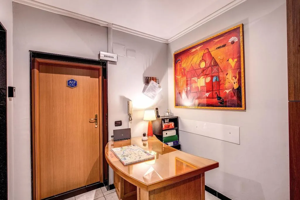 Lobby, Roma Da Noi, Naples