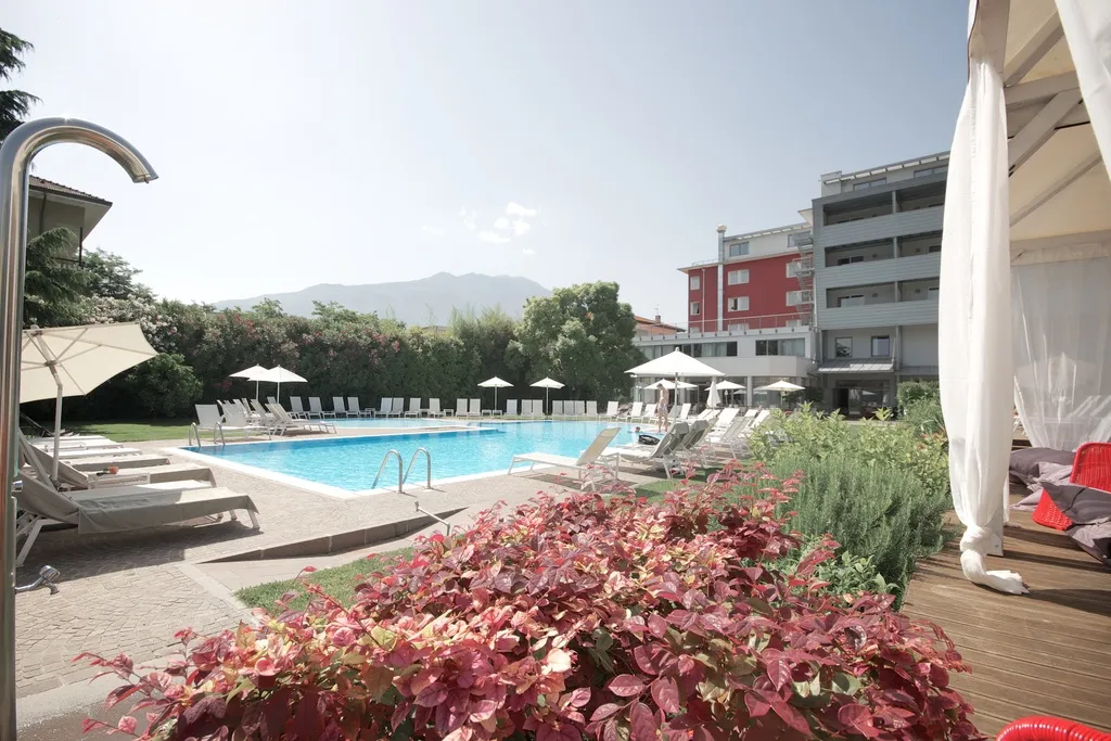 Pool, Luise, Milan
