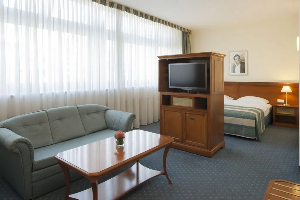 JUNIOR SUITE CAPACITY 1 Room, Hollywood Media Hotel, Berlin