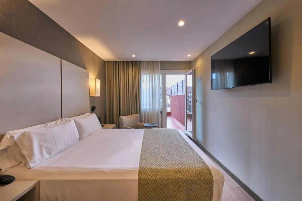 DOUBLE SINGLE USE WITH DOUBLE BED Room, Catalonia Park Putxet, Barcelona