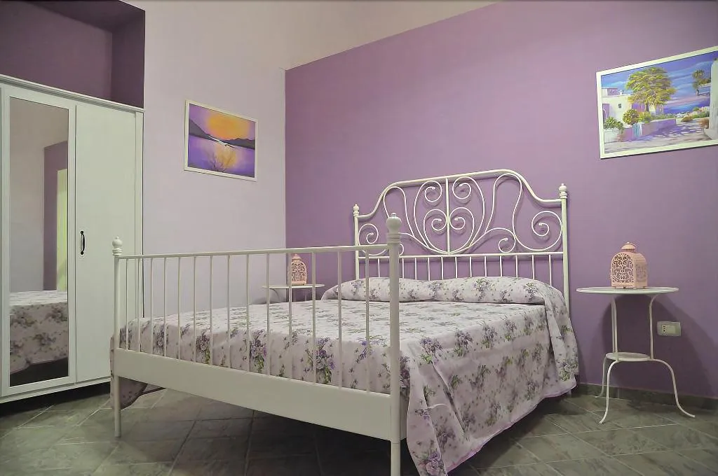 Room, B&B In giro per Napoli, Naples